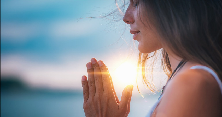 Here are 8 Simple Ways To Smile Away Tension And Stress Effectively