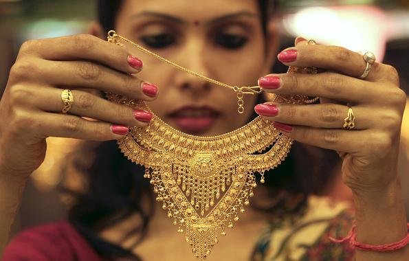 Buying Gold Jewellery: 5 Common Mistakes People Commit While Buying Gold