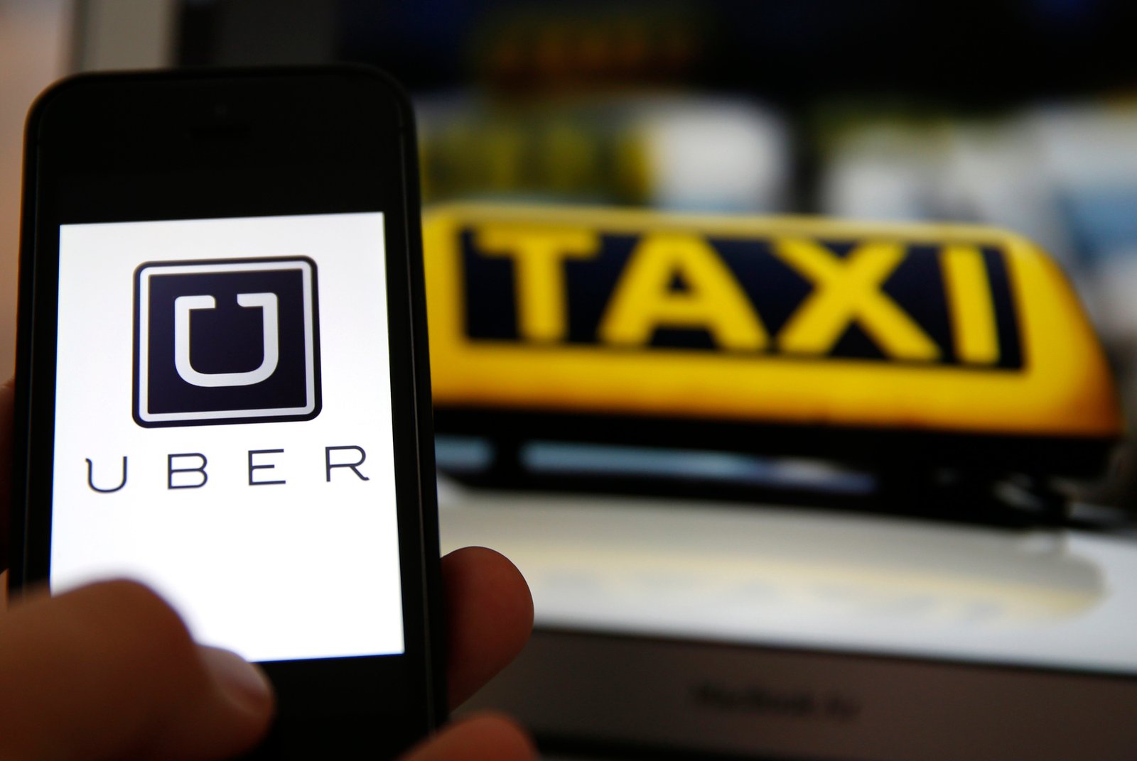 Uber’s smartphone apps banned in Italy