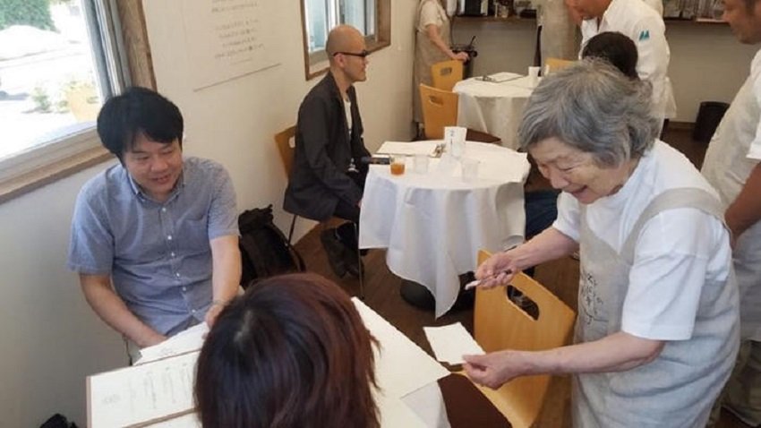 Amazing Heart touching Story of Restaurant In Japan (DEMENTIA)