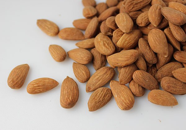 types-of-nuts-almonds