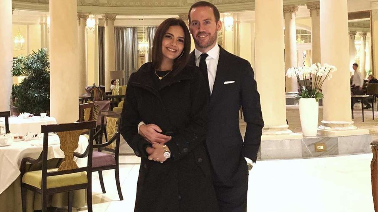 Who is Esha Gupta Boyfriend? Esha Gupta Dating Who? Find Out