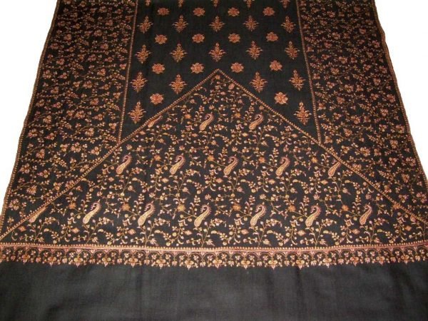 Top 5 Reasons to Have Kashmiri Pashmina Shawls